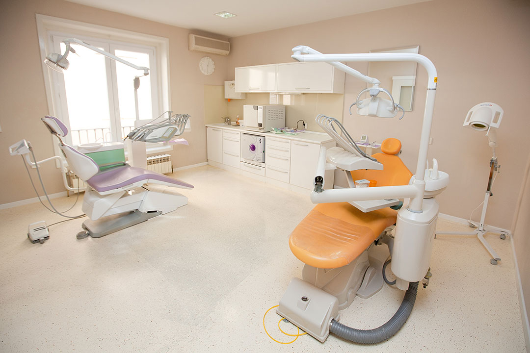 ORDINACIJA BR.2 - S aparaturama Anthos i Prety - Dental Centar Dijan